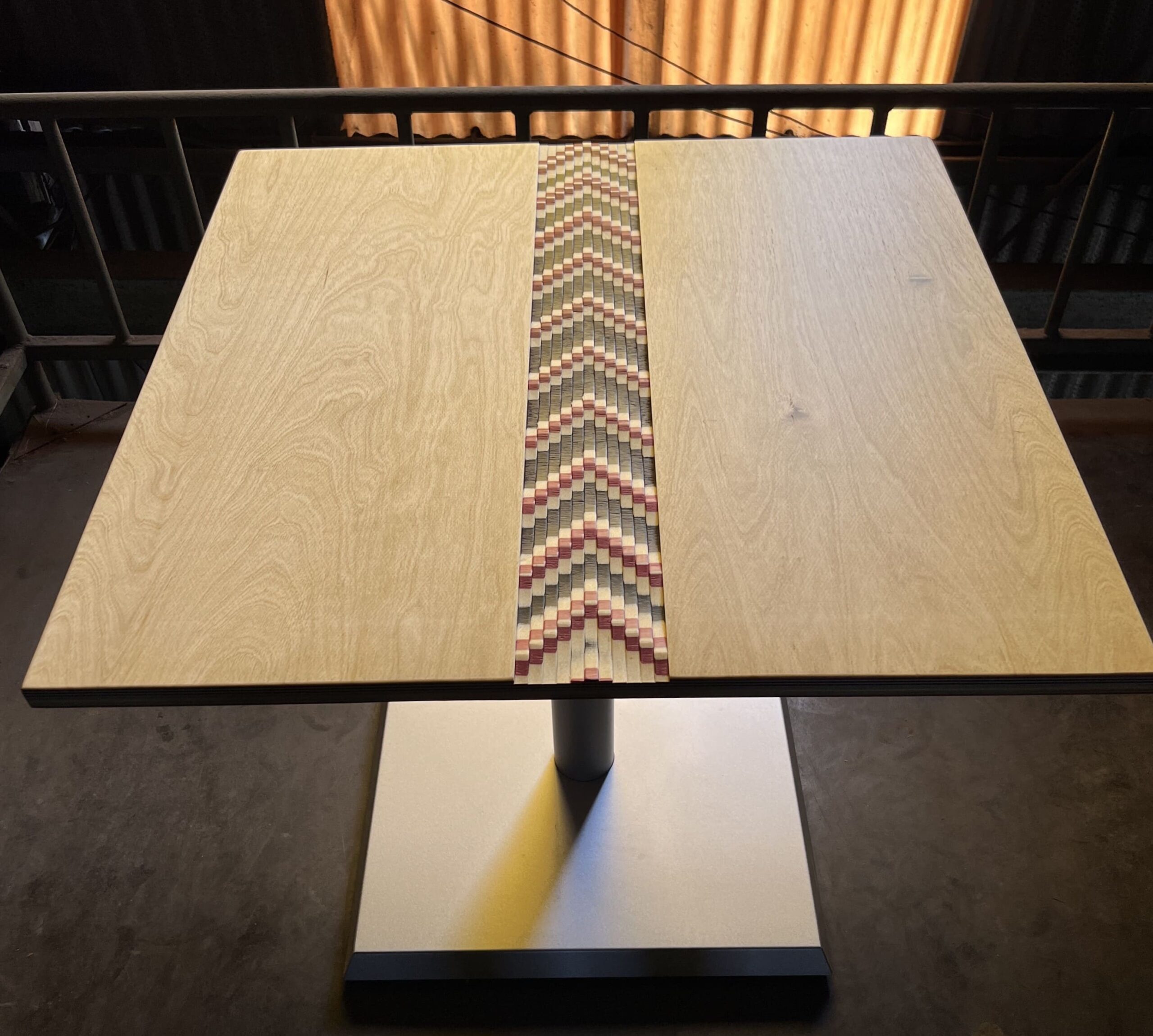 染色積層合板カフェテーブル